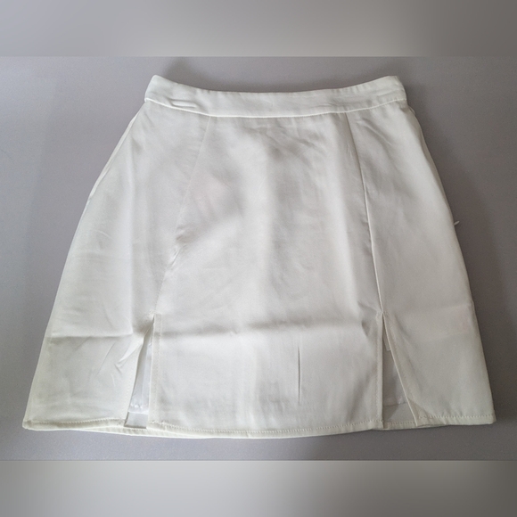 NWT, Missguided Dressy White Pencil Lined Mini Skirt With 2 Front Slits. Size 4 - Picture 10 of 16